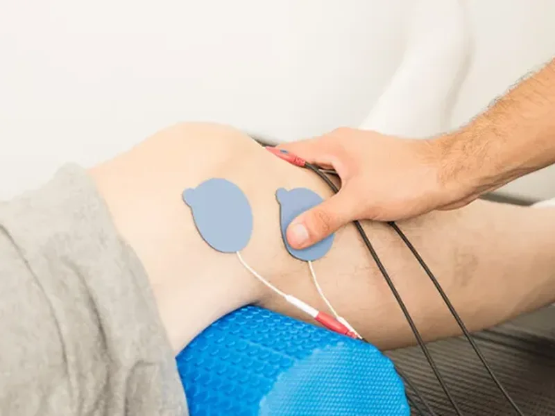 Physical therapist assessing a patient's tendon movement for tendinitis