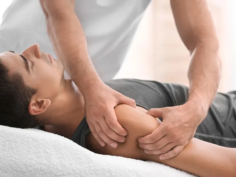 Physical therapist providing hands-on treatment to calm acute pain